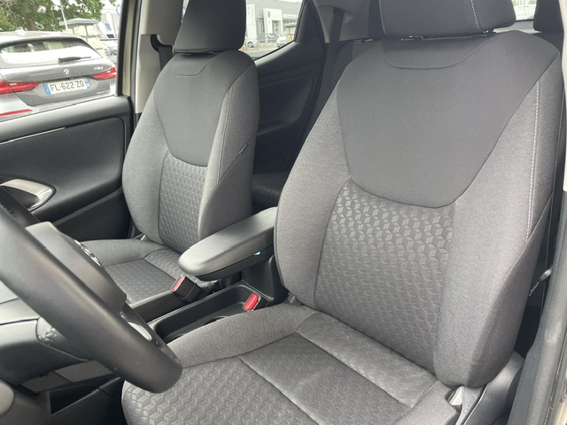 Toyota Yaris — 12