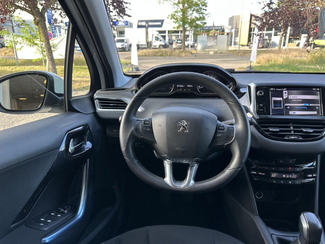 Peugeot 208 — 10