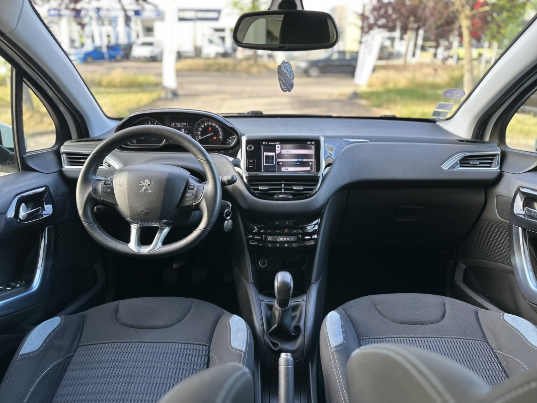 Peugeot 208 — 5