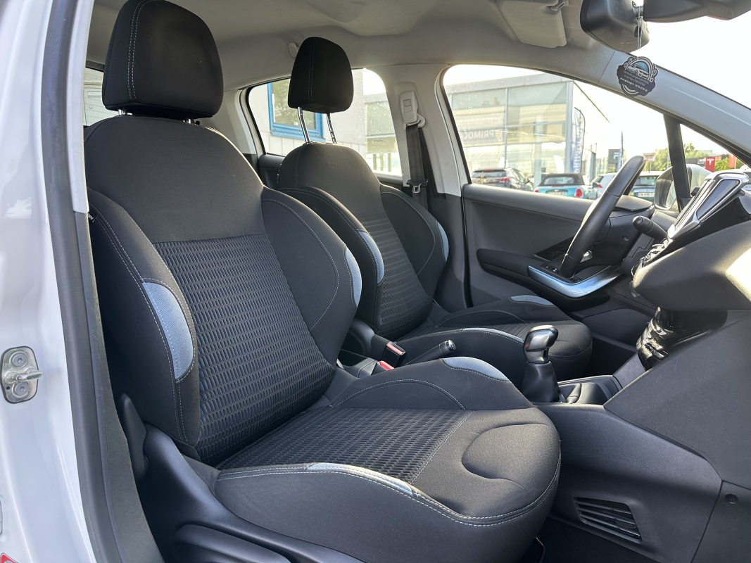 Peugeot 208 — 21