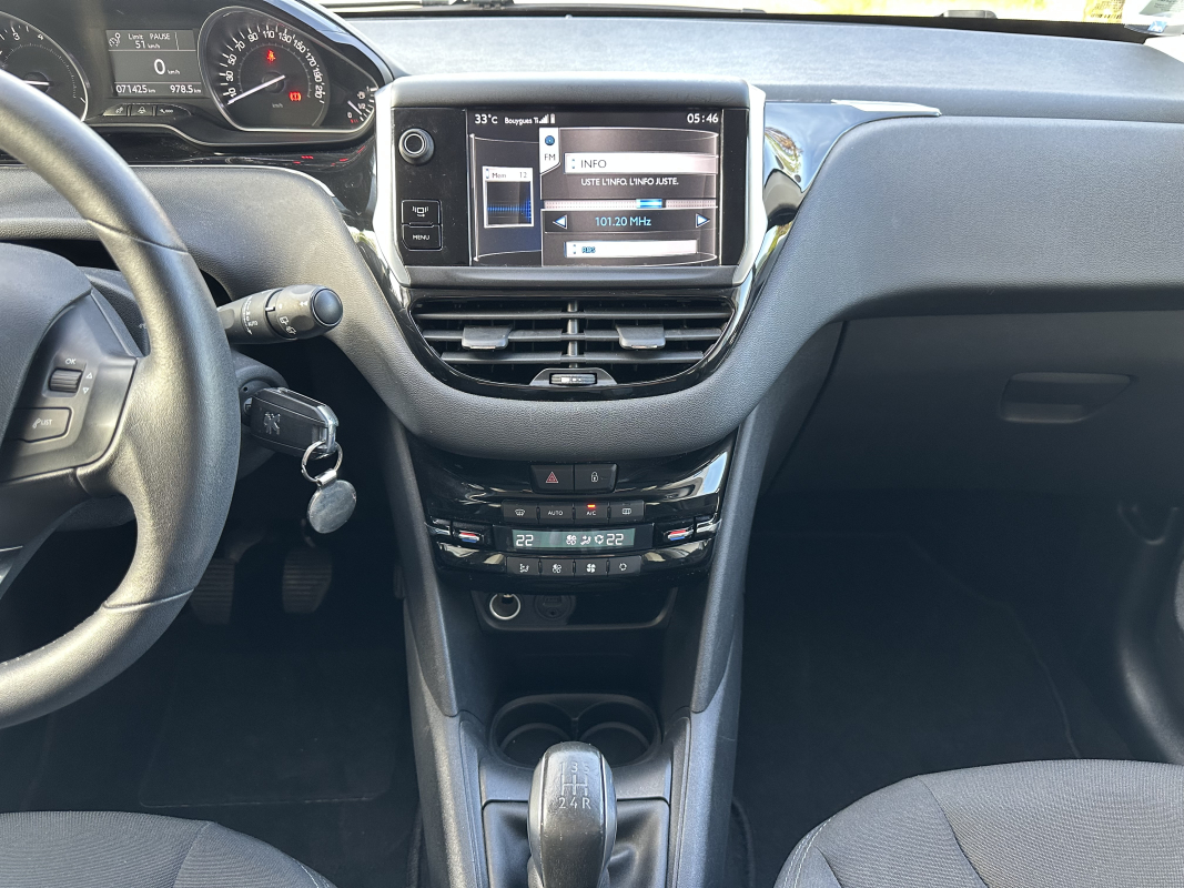Peugeot 208 — 11