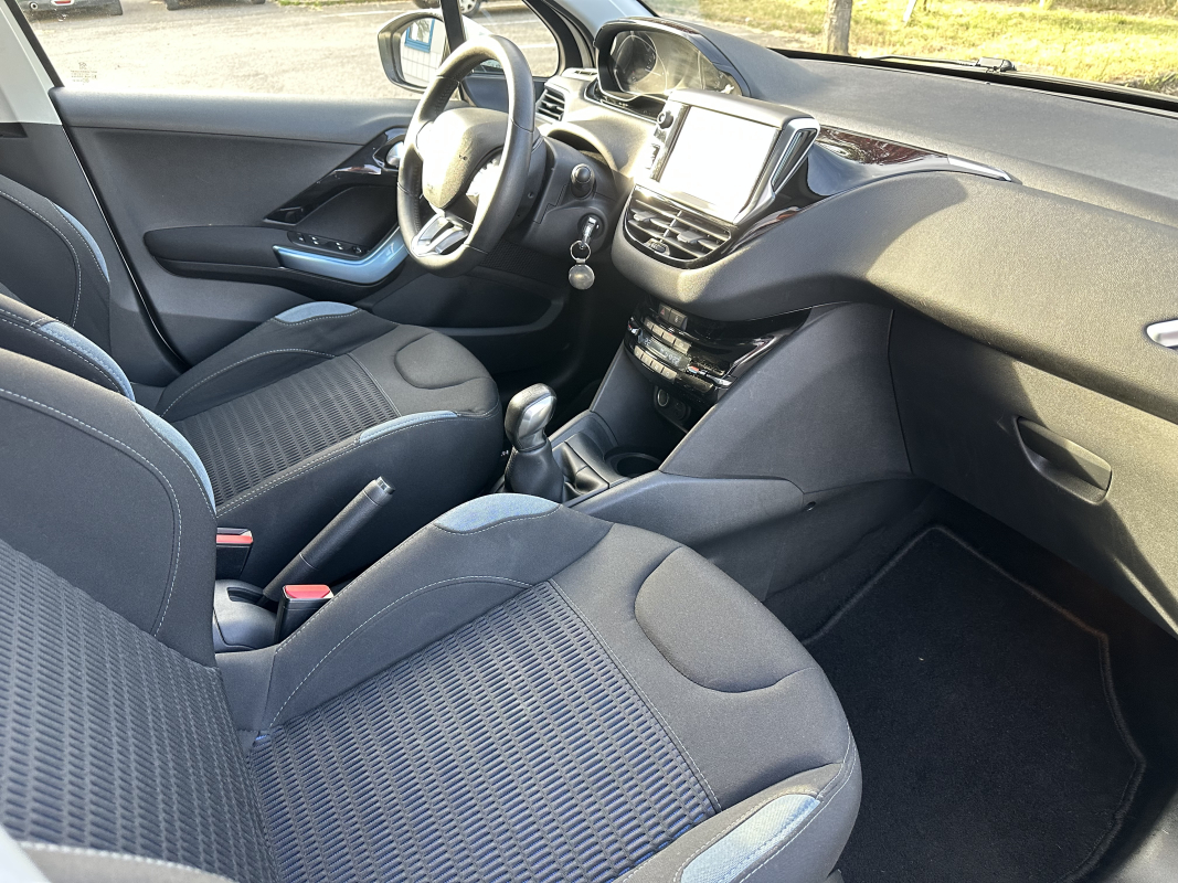 Peugeot 208 — 20