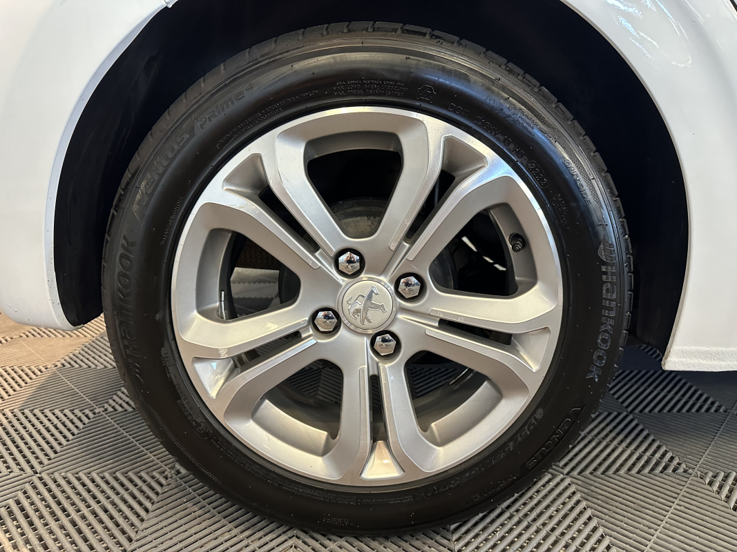 Peugeot 208 — 15