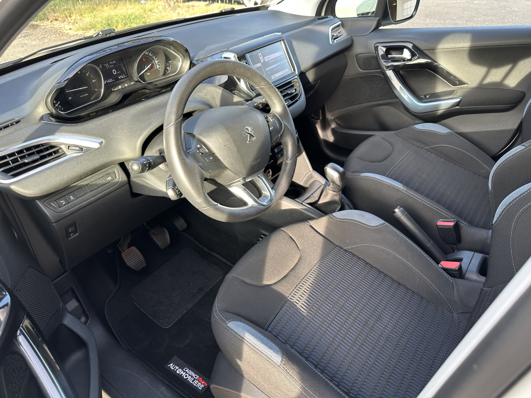 Peugeot 208 — 6