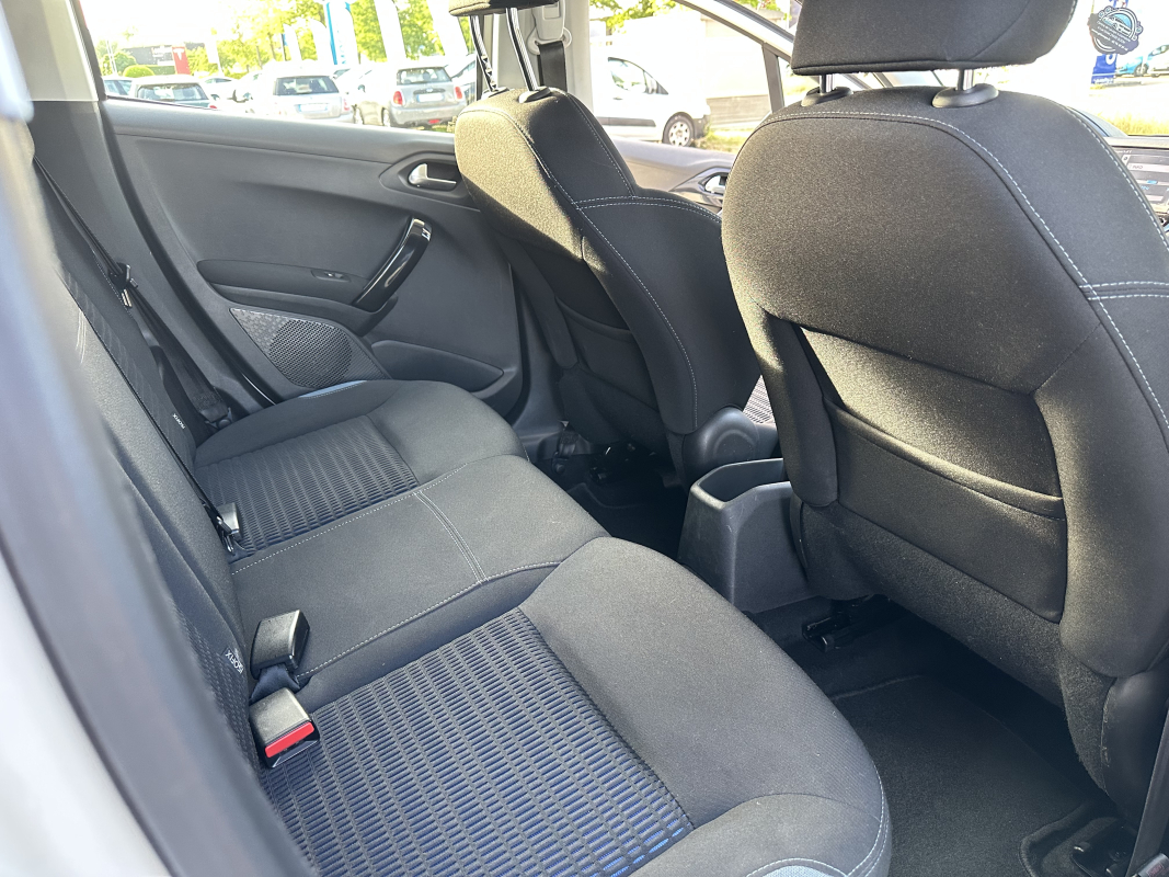 Peugeot 208 — 19