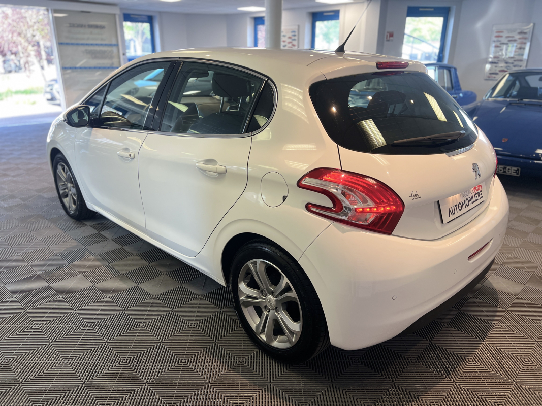 Peugeot 208 — 4