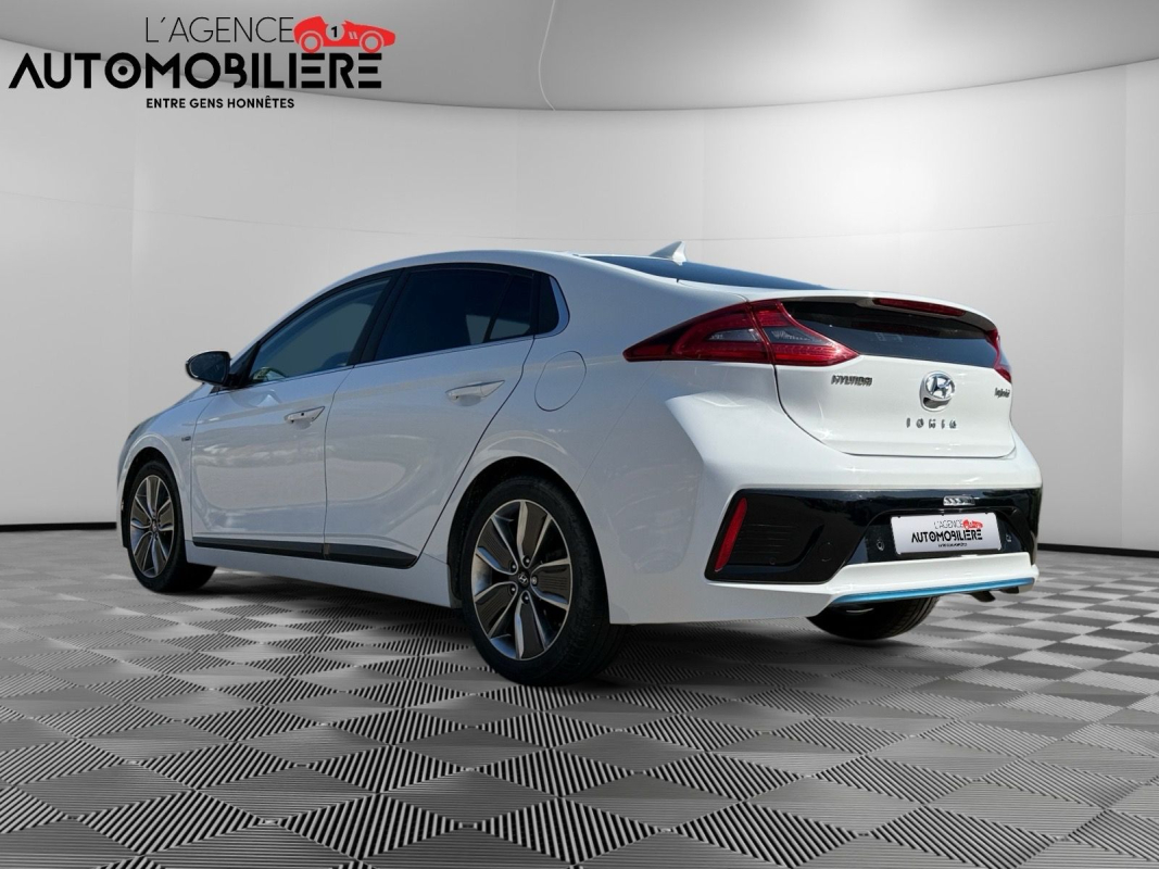 Hyundai IONIQ — 7