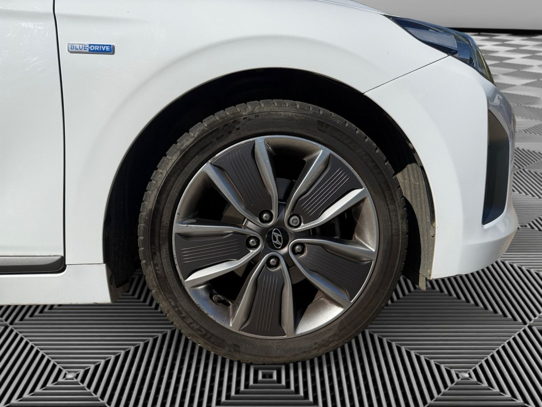 Hyundai IONIQ — 18