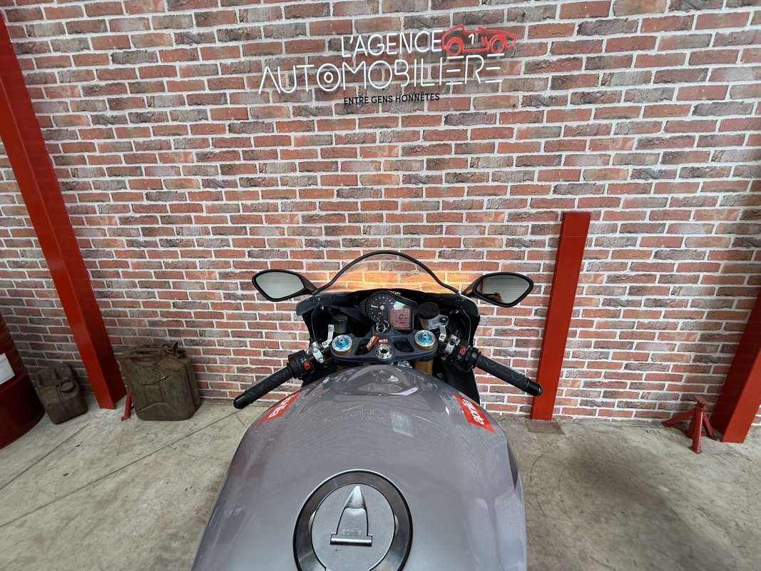 Aprilia RSV — 9