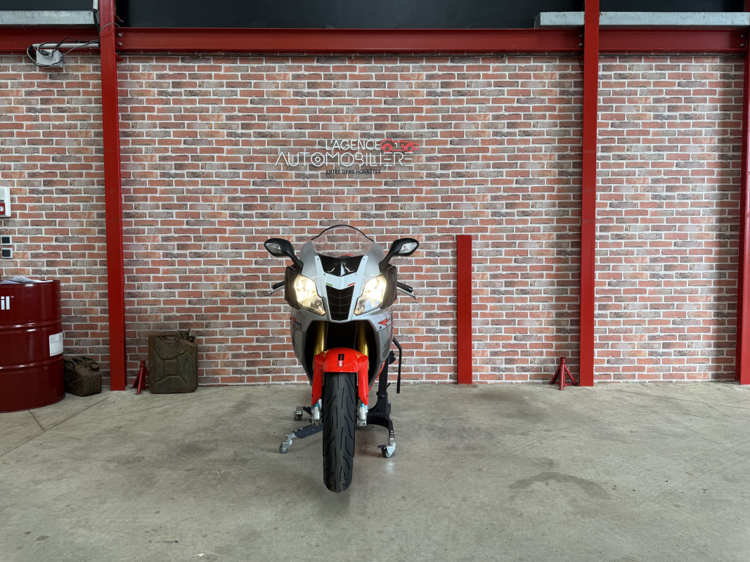 Aprilia RSV — 8