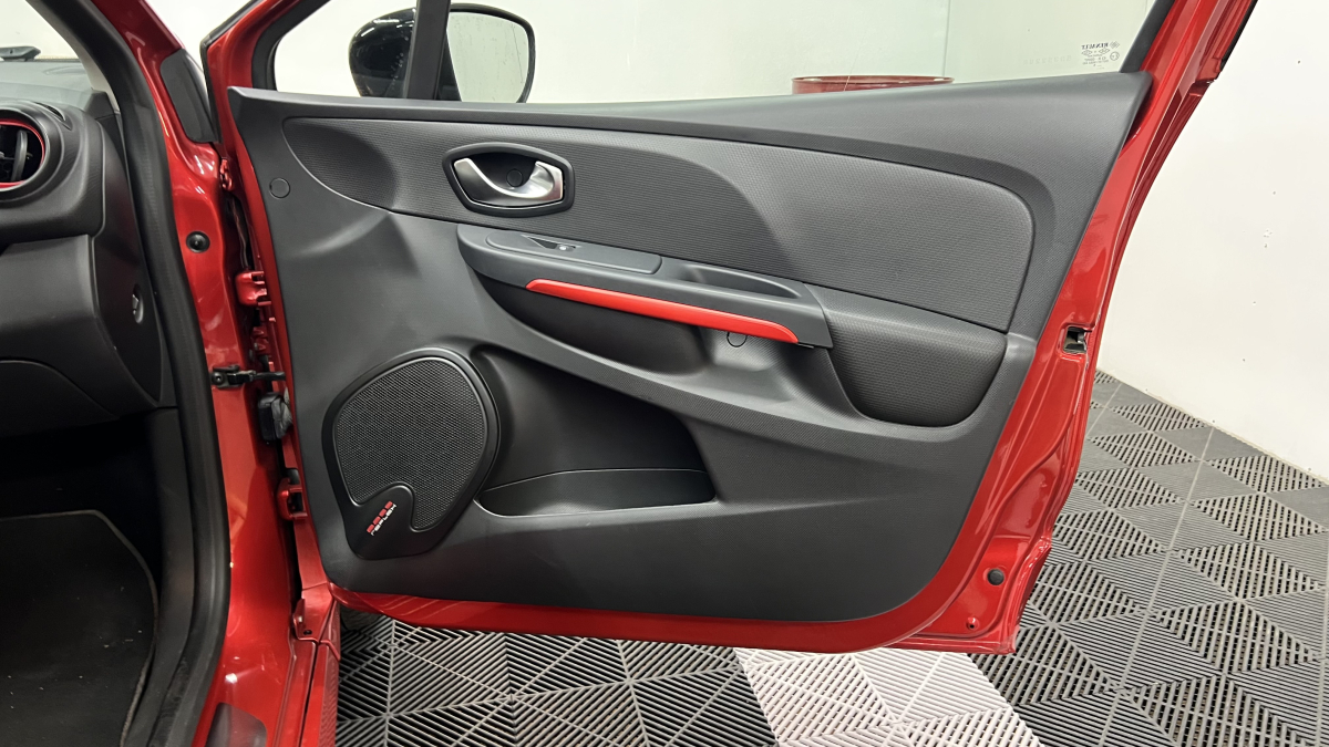 Renault Clio — 12