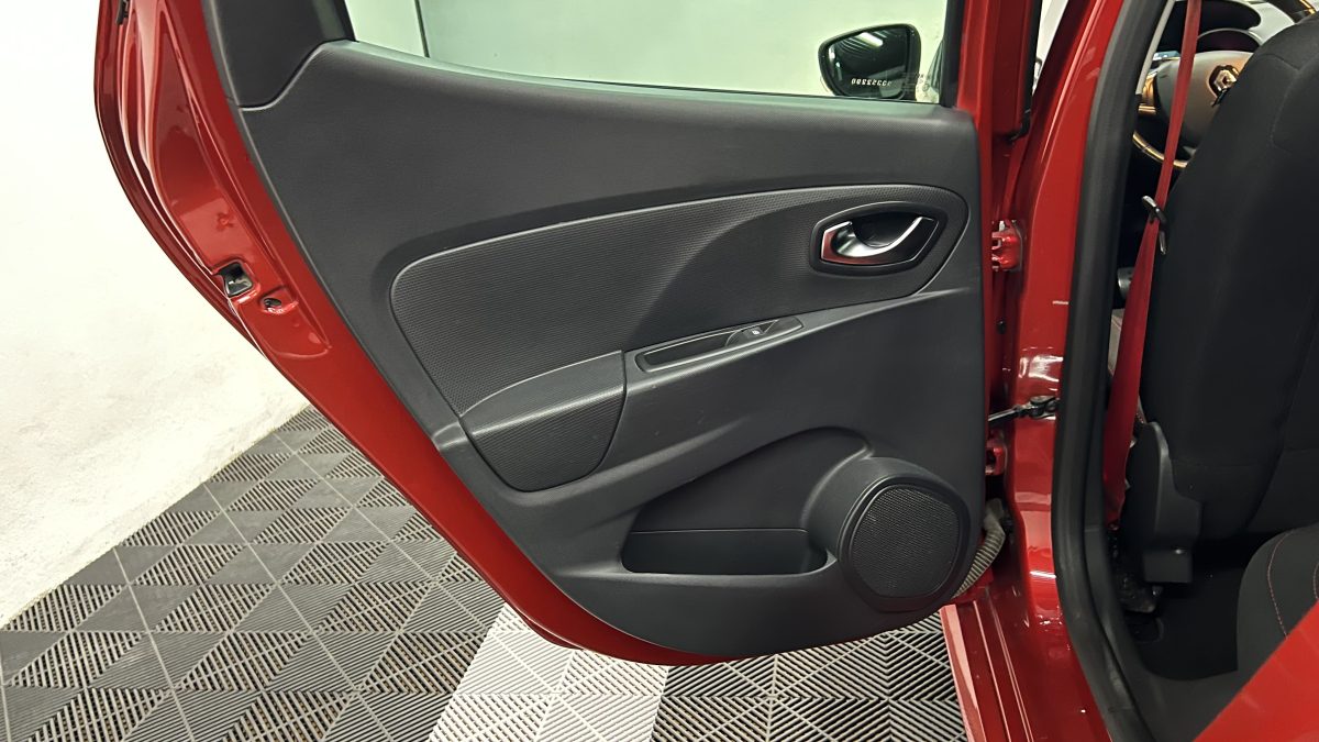 Renault Clio — 18