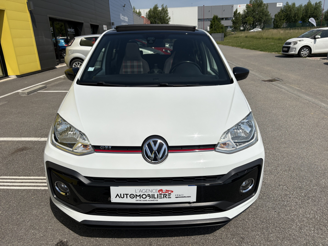 Volkswagen UP — 3