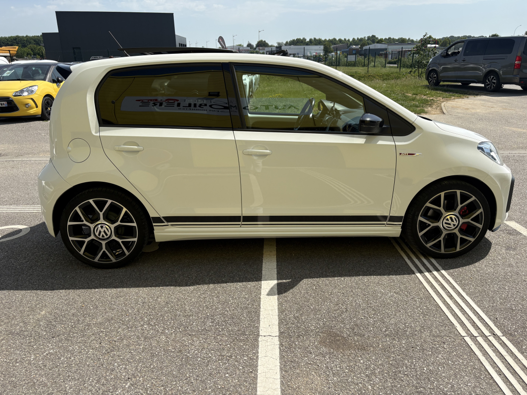 Volkswagen UP — 5