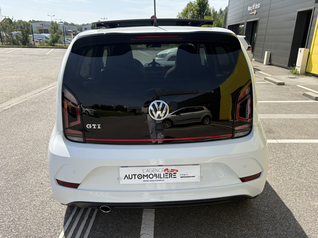 Volkswagen UP — 7