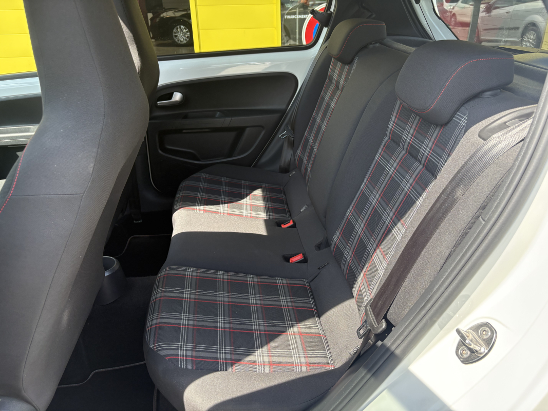 Volkswagen UP — 11
