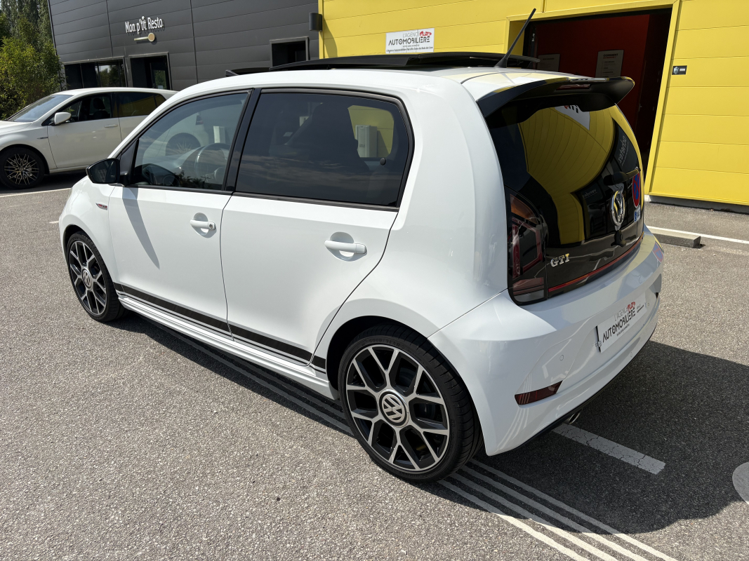 Volkswagen UP — 8
