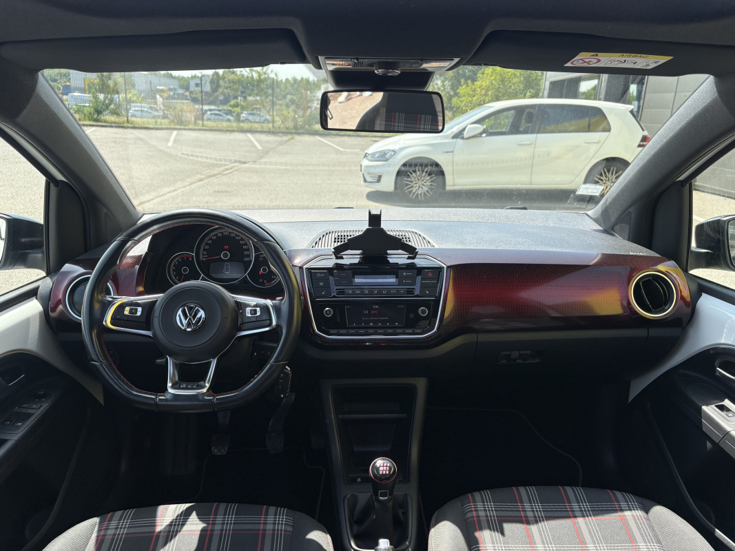 Volkswagen UP — 13