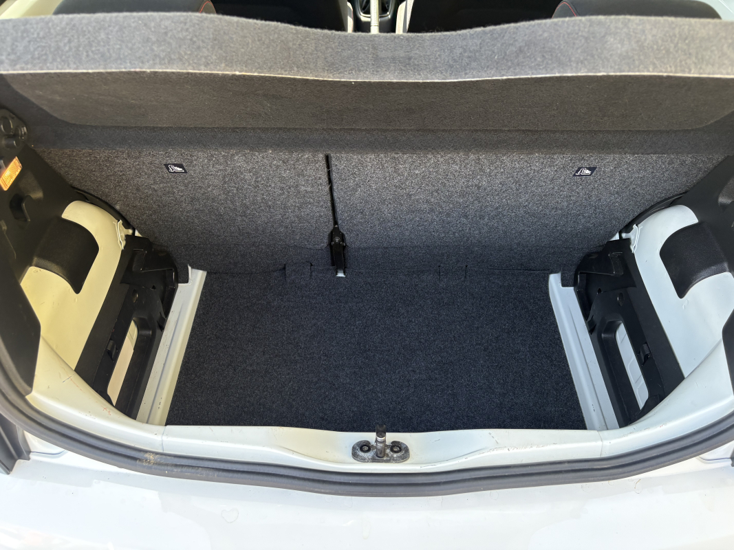 Volkswagen UP — 12