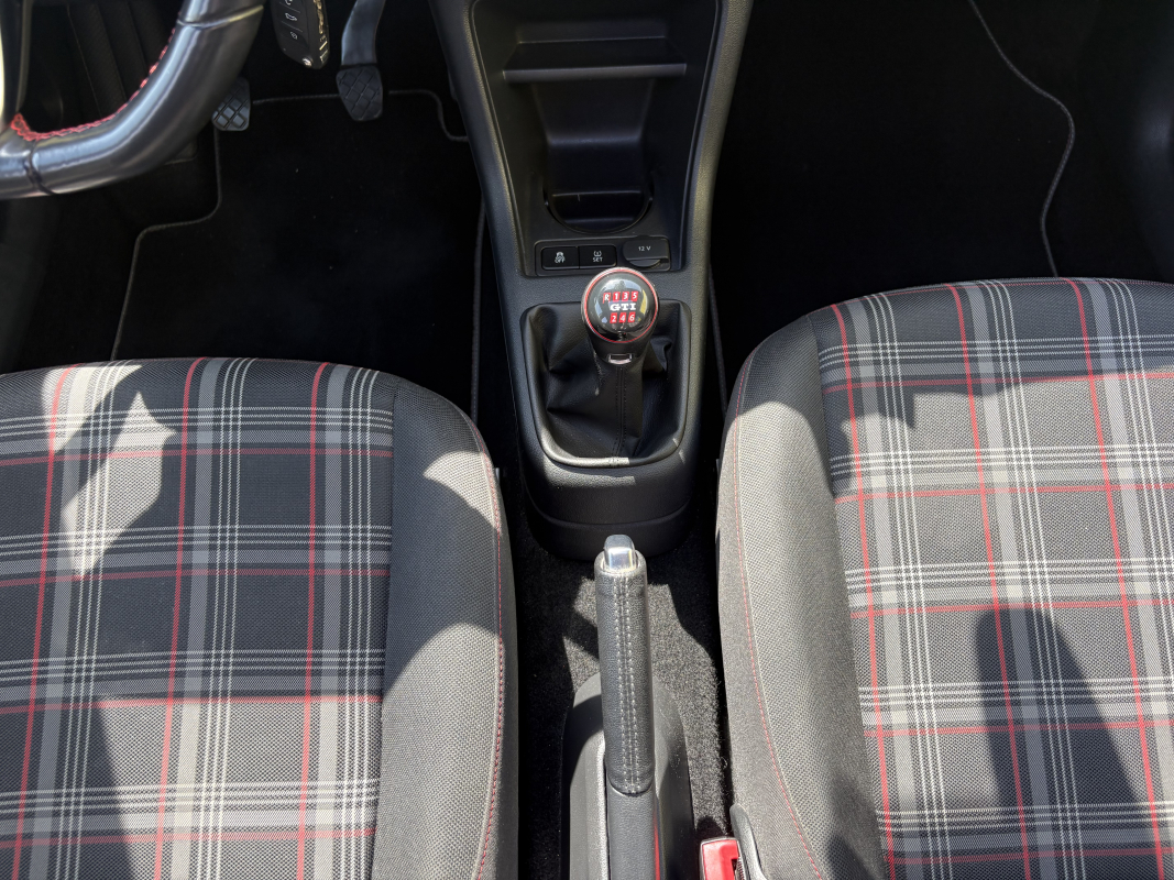 Volkswagen UP — 16