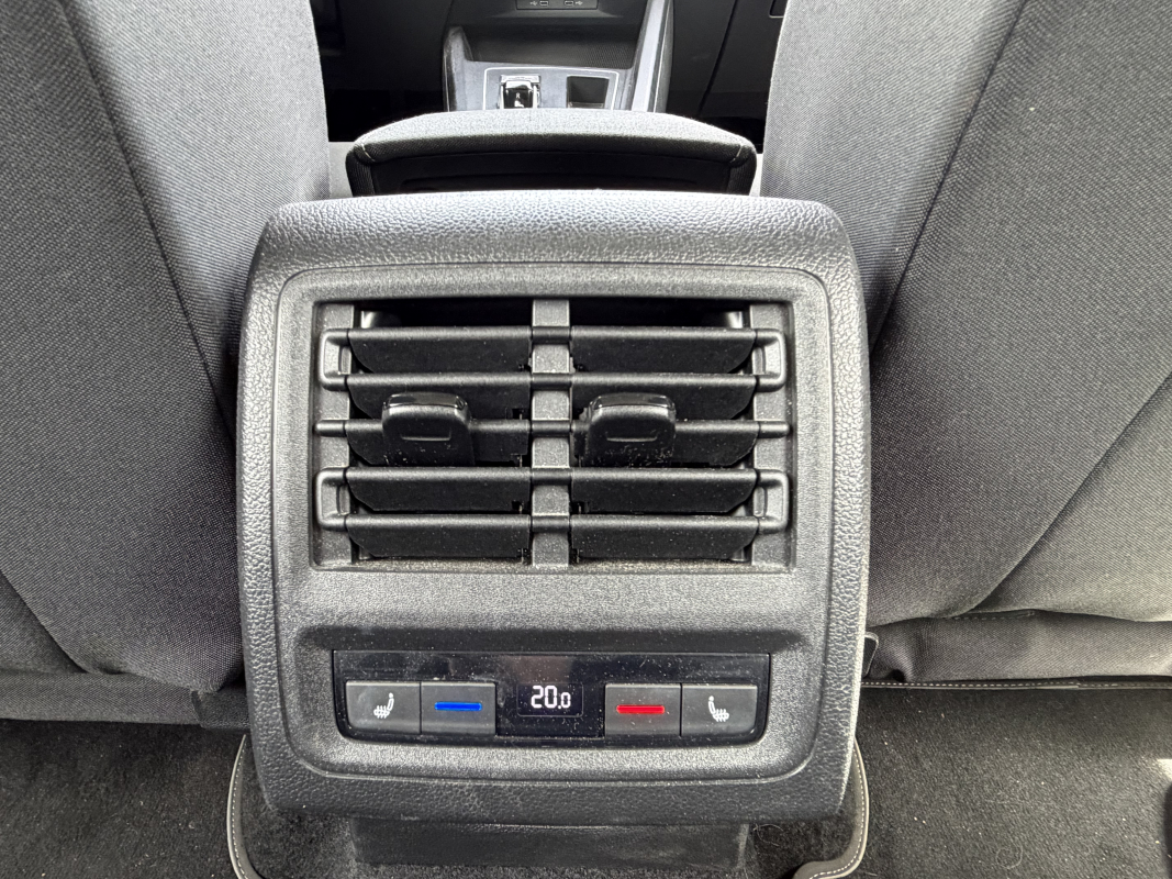Volkswagen Golf — 33