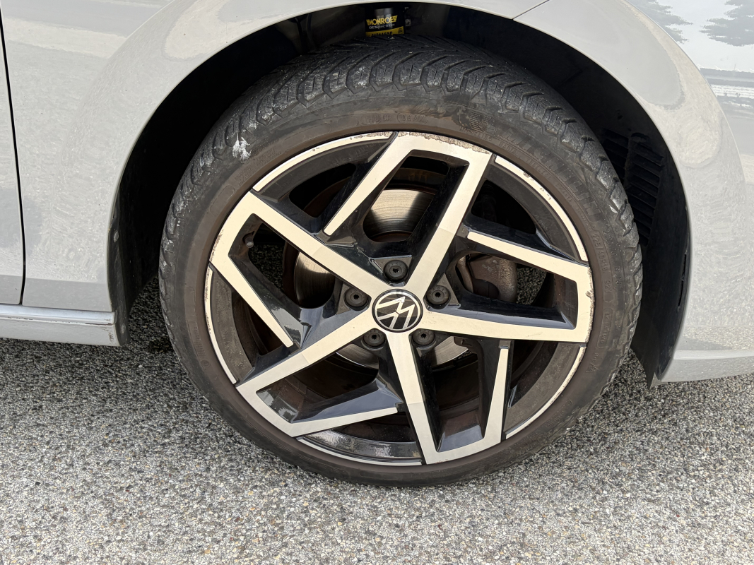 Volkswagen Golf — 37
