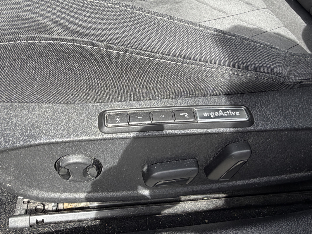 Volkswagen Golf — 9