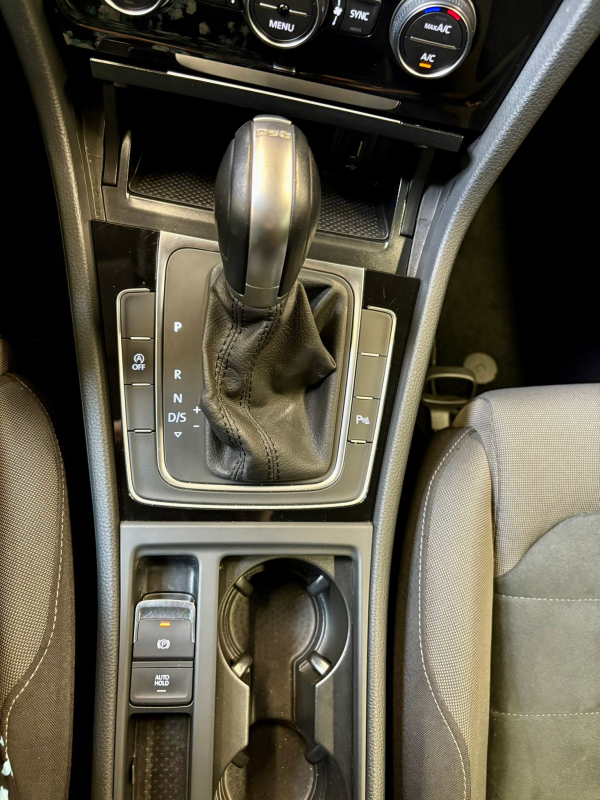 Volkswagen Golf — 24