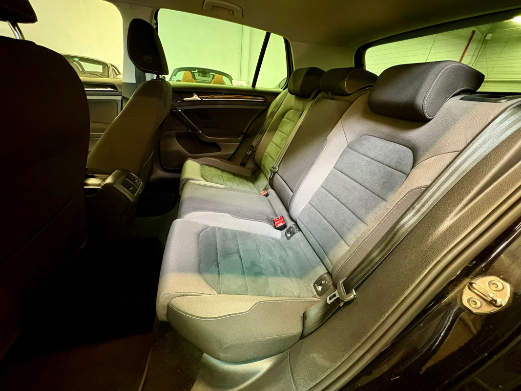 Volkswagen Golf — 16
