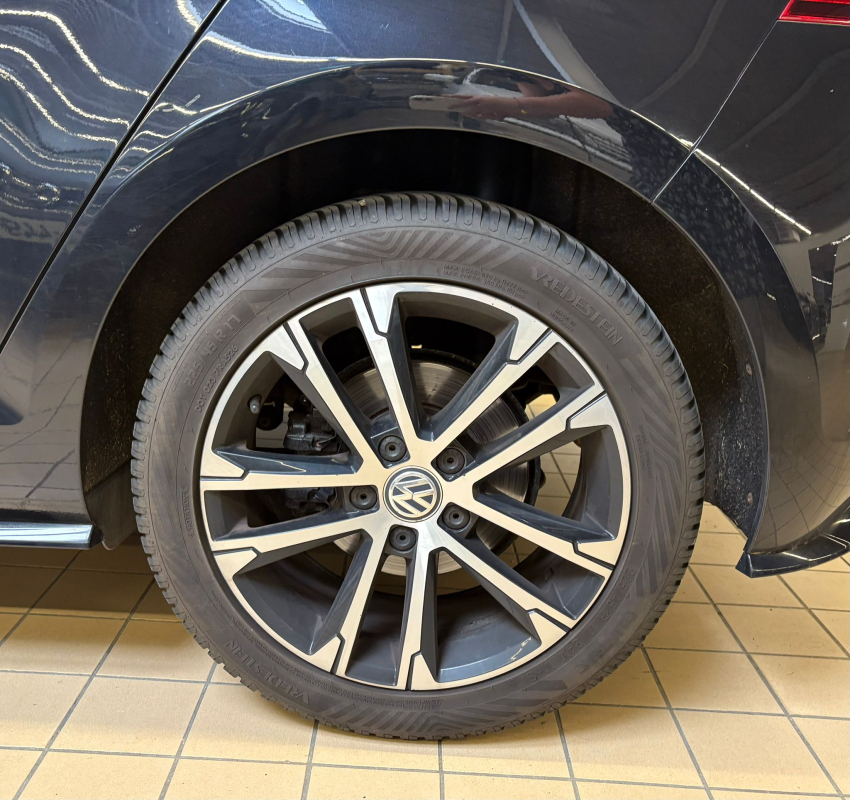 Volkswagen Golf — 32