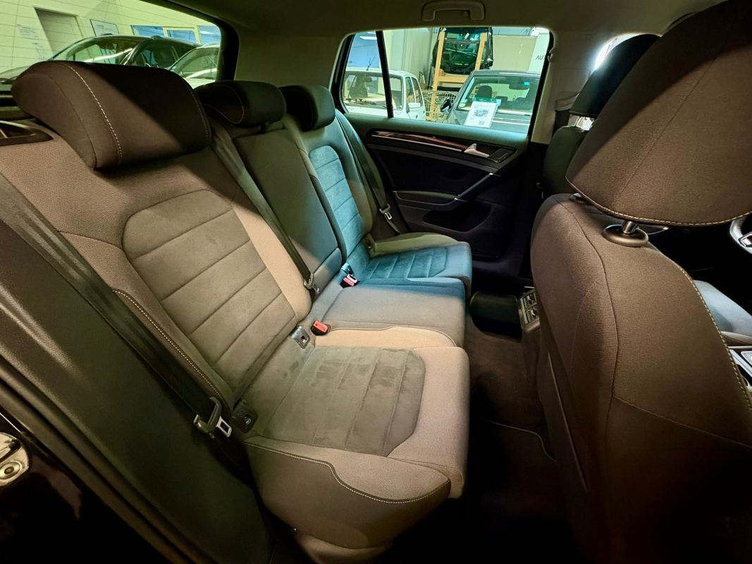 Volkswagen Golf — 19