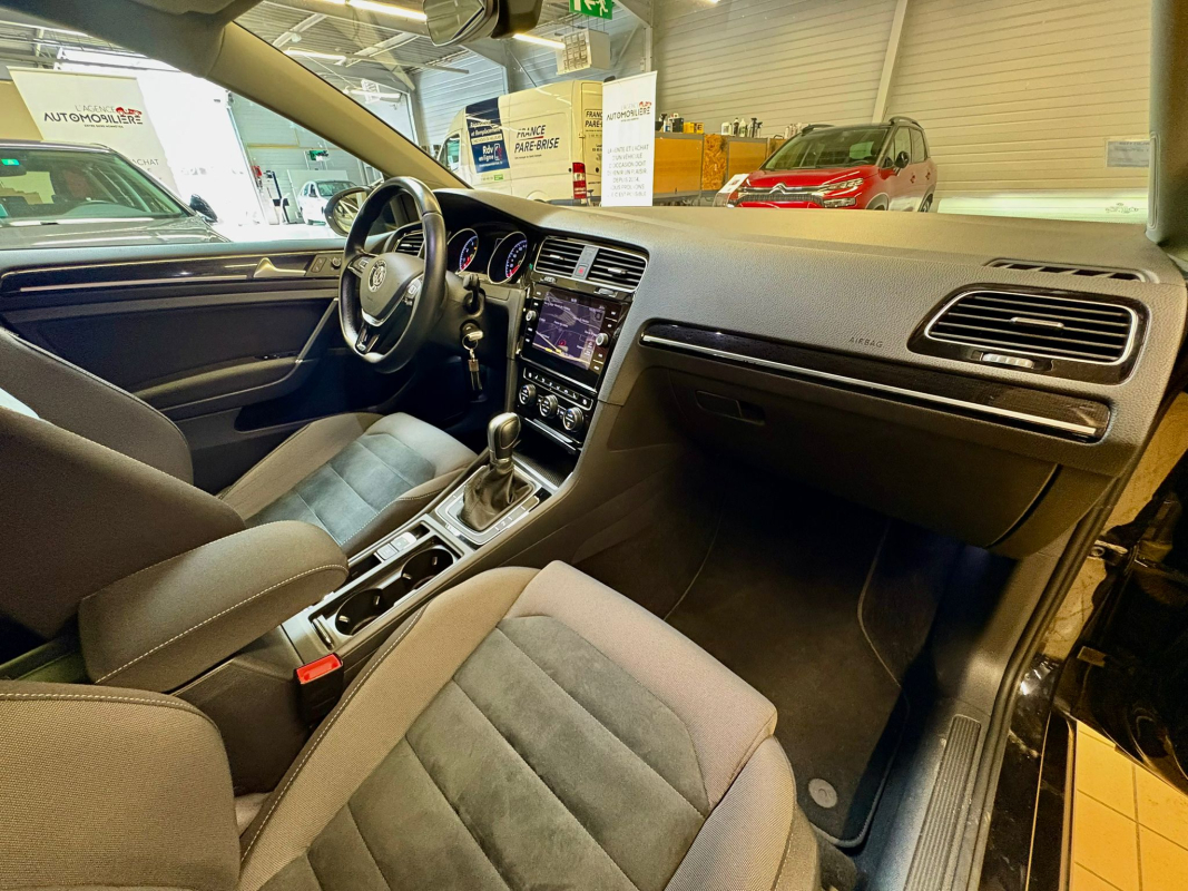 Volkswagen Golf — 17