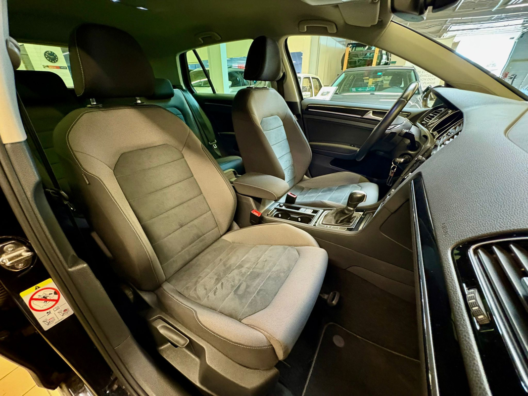 Volkswagen Golf — 18