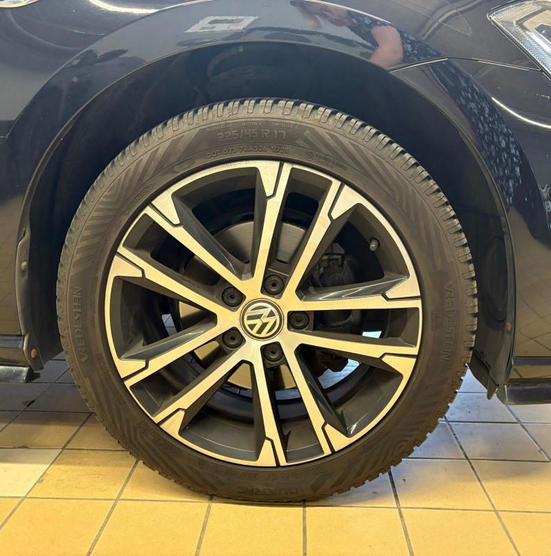 Volkswagen Golf — 34