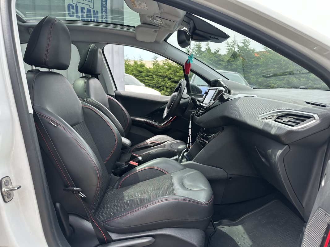 Peugeot 208 — 10