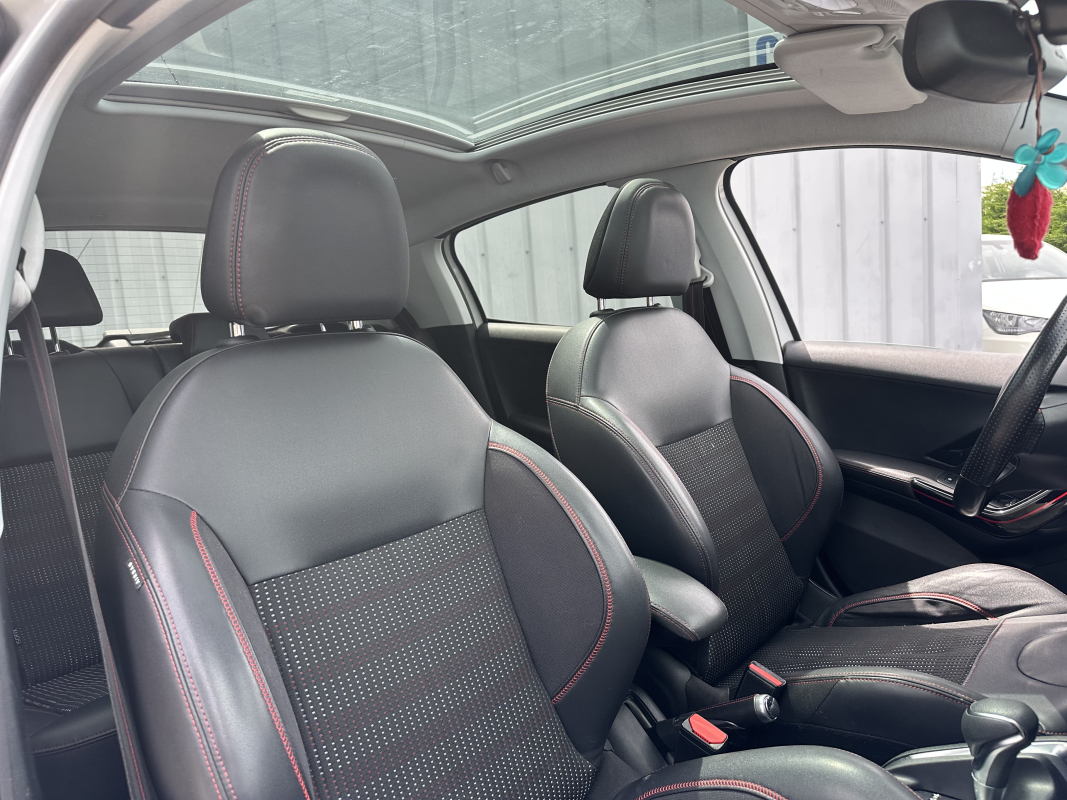 Peugeot 208 — 11