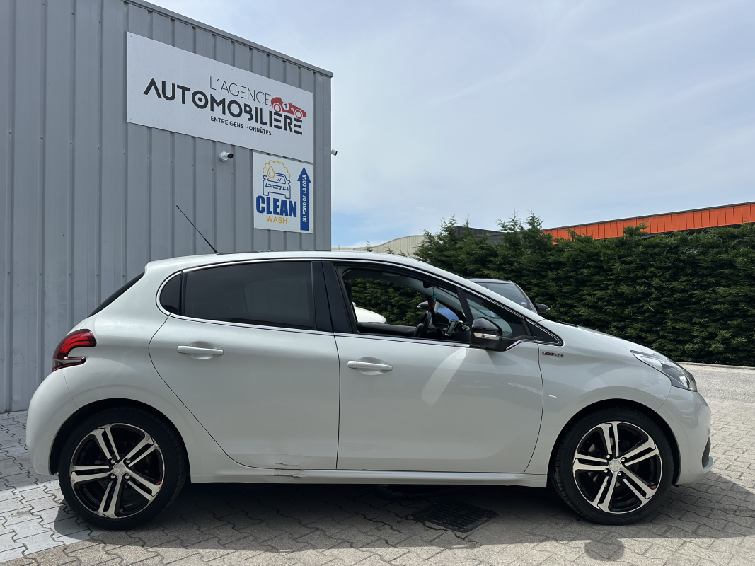 Peugeot 208 — 2