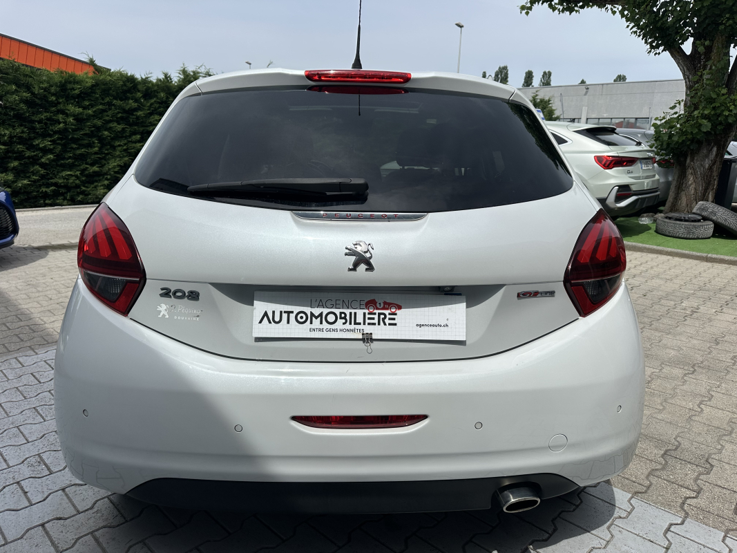 Peugeot 208 — 4