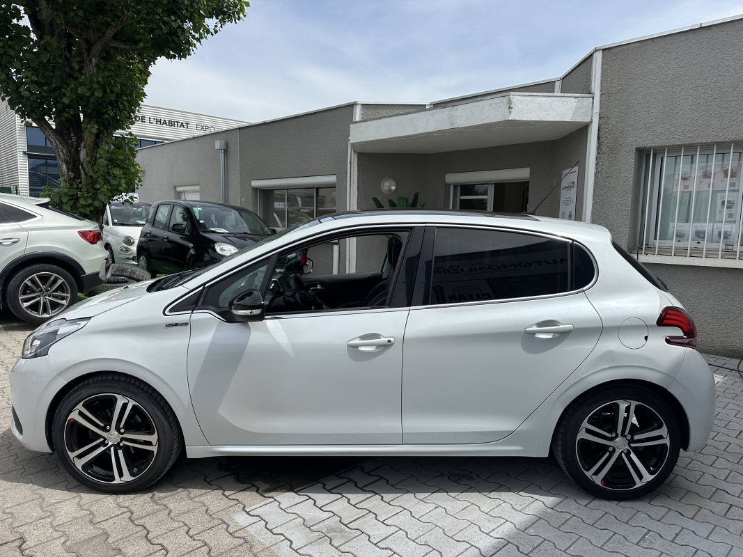 Peugeot 208 — 6