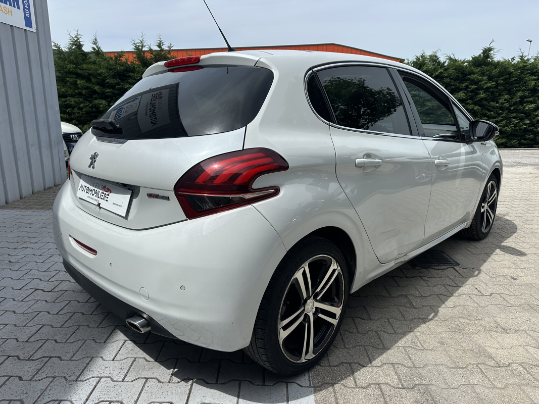 Peugeot 208 — 3
