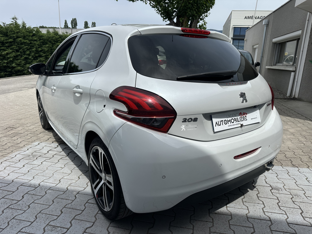 Peugeot 208 — 5