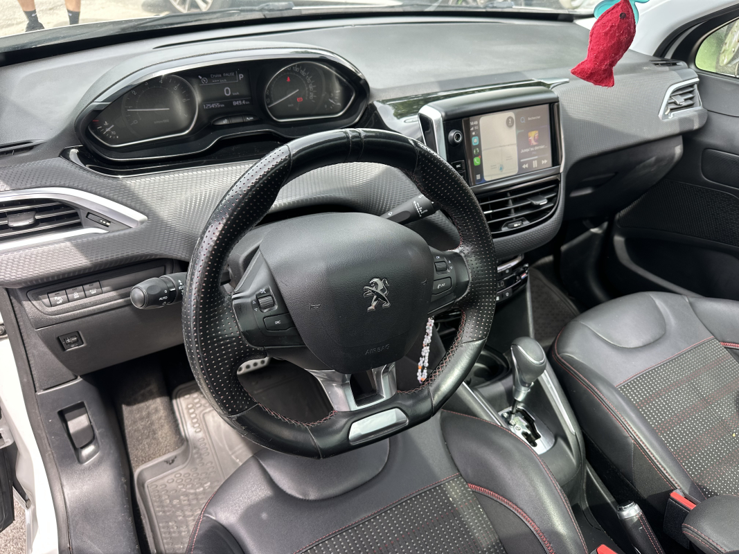 Peugeot 208 — 16