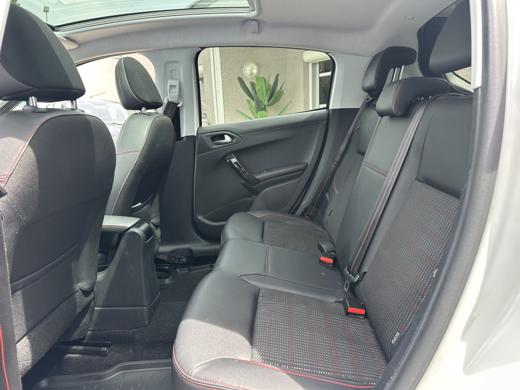 Peugeot 208 — 13