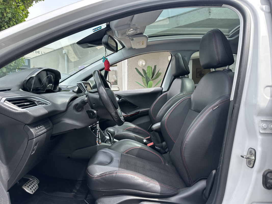 Peugeot 208 — 15