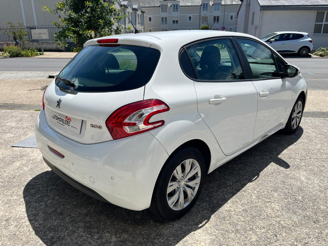 Peugeot 208 — 5