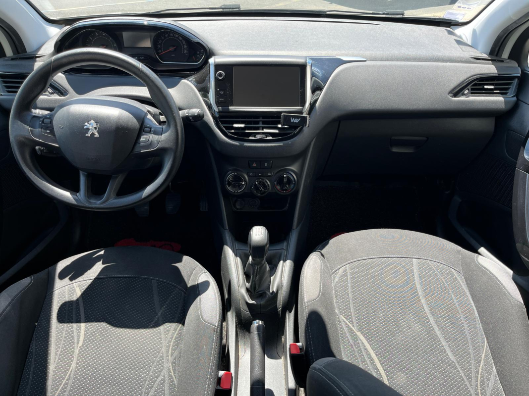 Peugeot 208 — 13