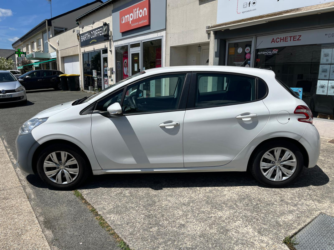 Peugeot 208 — 8