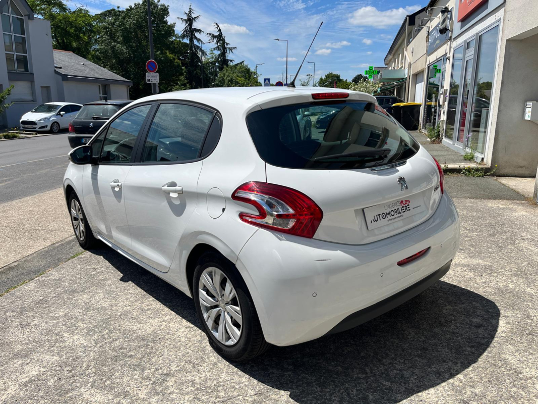 Peugeot 208 — 7