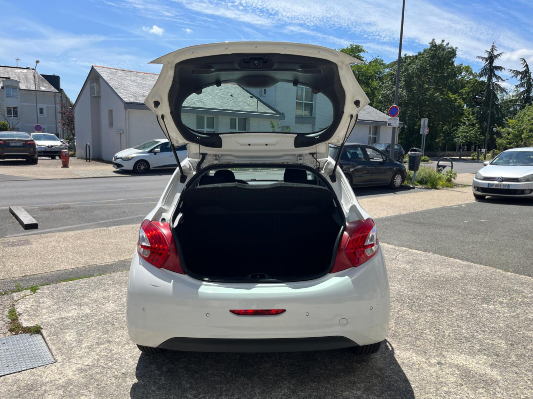 Peugeot 208 — 9