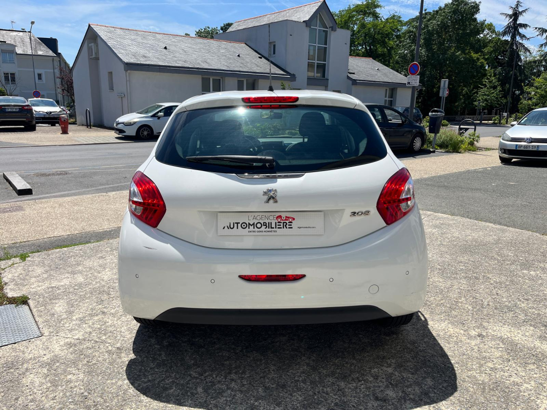 Peugeot 208 — 6